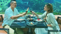 Hingga kini keduanya belum mengklarifikasi apakah mereka benar-benar putus atau tidak. Unggahan Awkarin membuat netizen terkejut, mengingat keduanya adalah pasangan kekasih yang romantis. Foto: Instagram @awkarin