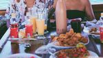 Romantisnya Awkarin dan Sabian Tama saat Masak Berdua