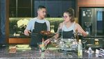 Romantisnya Awkarin dan Sabian Tama saat Masak Berdua