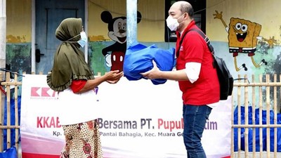 Bantuan untuk Korban Rob di Muara Gembong