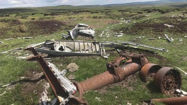 Tragedi jatuhnya B29 Superfortress itu menewaskan 13 orang. Pesawat itu jatuh karena minimnya visibilitas. Puing-puing sisa jatuhnya pesawat itu sampai sekarang sengaja ditinggal di sana sebagai memorial untuk mengenang peristiwa naas tersebut. (Getty Images)