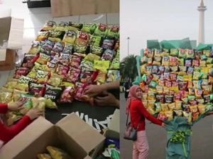 Gokil! Netizen Ini Bikin Buket Snack Jumbo Setinggi 2 Meter