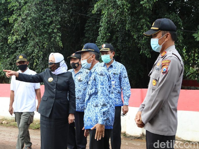 Minggu (29/11), sejumlah desa di Bojonegoro dilanda Banjir. Hari ini Bupati Bojonegoro Anna Muawanah meninjau beberapa lokasi untuk mengambil sejumlah langkah penanganan.