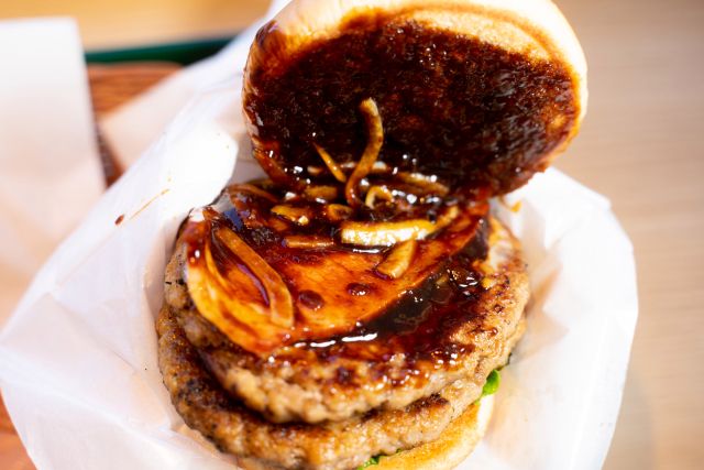 Burger Campur Alkohol 0,18%
