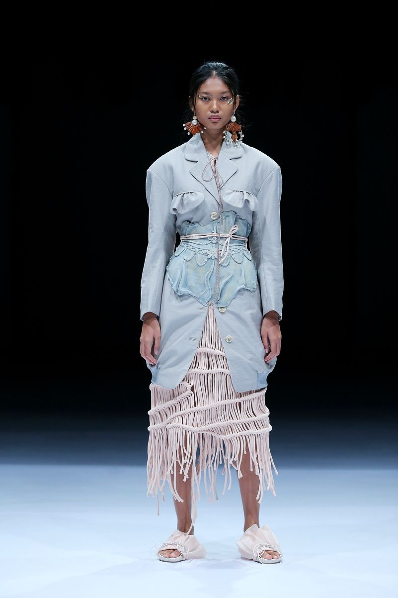 Dewi Fashion Knigths 2020 di JFW 2021