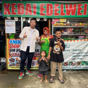 Bocah Viral Jadi Tukang Parkir Demi Cicilan Motor Ayah Ditolong dr. Tirta Bocah Viral Jadi Tukang Parkir Demi Cicilan Motor Ayah Ditolong dr. Tirta