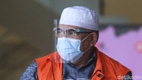 Dalam kasus tersebut, Irgan diduga menerima Rp 100 juta yang digunakan untuk membeli oleh-oleh umroh.