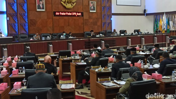 Fraksi Partai Aceh di DPR Aceh menyetujui Rancangan Qanun (Raqan) Anggaran Pendapatan dan Belanja Aceh (APBA) 2021 sebesar Rp 16,9 triliun ditetapkan menjadi qanun (Agus Setyadi/detikcom)