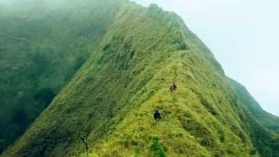 Foto: Gunung Pyramid Bondowoso yang Disebut Setara Cartenzs