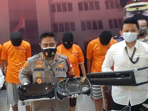 Aksi 10 Menit Komplotan Pencuri Bikin Aksesoris Mobil Mewah Raib