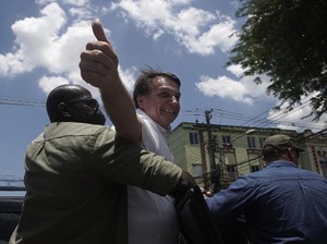 Bolsonaro Ragukan Vaksin Corona, Menlu AS Tuduh Rusia Dalangi Serangan Siber