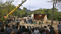 Begitu buruknya keadaan Kaavan di kebun binatang tersebut, para aktivis binatang termasuk penyanyi Cher, telah bertahun-tahun mengkampanyekan agar Kaavan dipindahkan ke tempat yang lebih baik.  