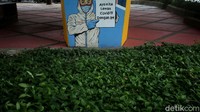 Di salah satu mural tampak tulisan Ayo Kita Lawan COVID-19 dengan 3M yang menjadi salah satu imbauan untuk menerapkan protokol kesehatan.