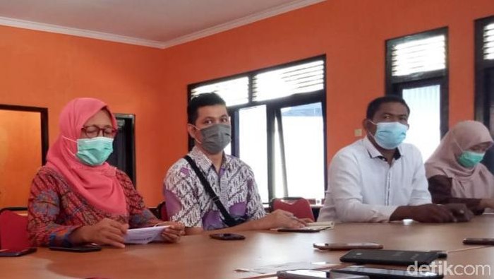 Ketua Bawaslu Kabupaten Bantul, Harlina, saat memberikan keterangan, Senin (30/11/2020).