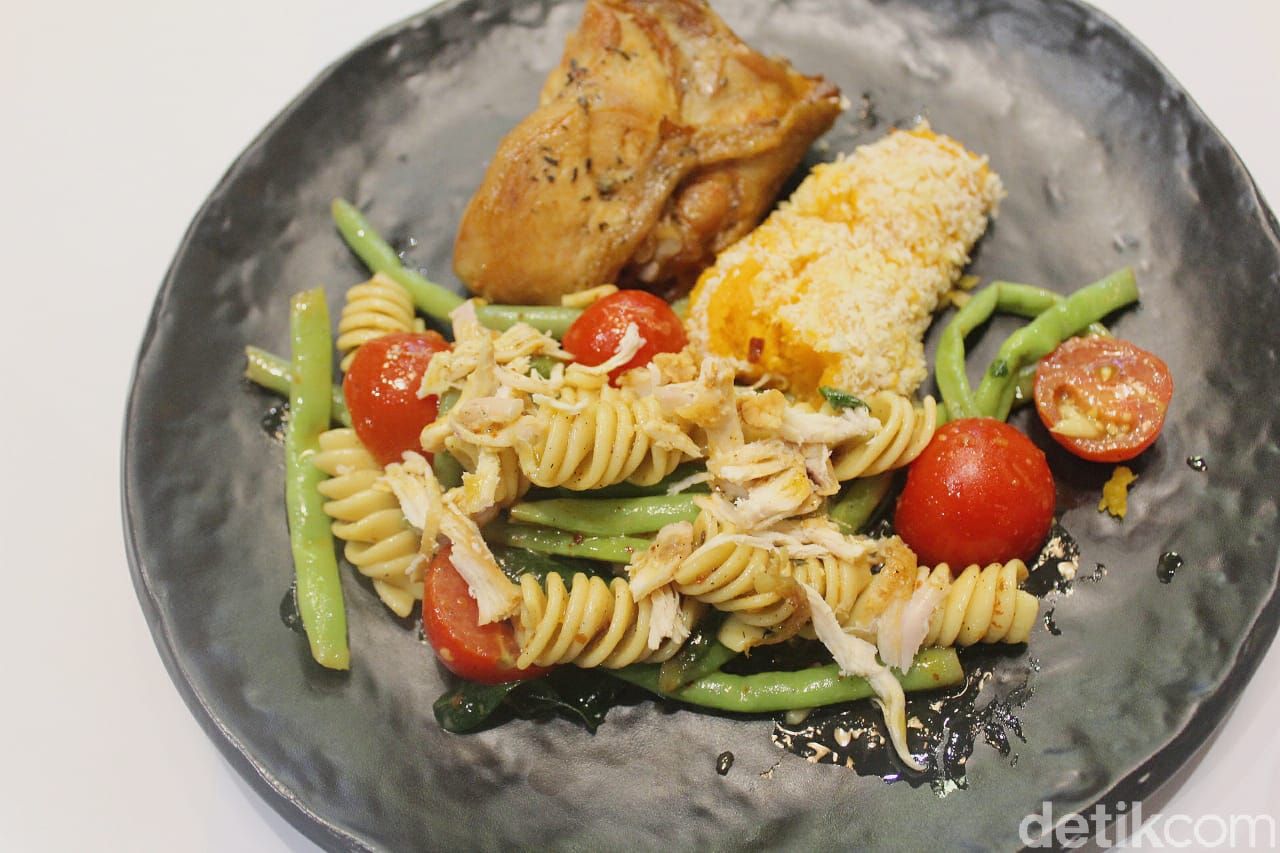 KFC Naughty by Nature: Menu Sehat Paduan Salad dan Fried Chicken