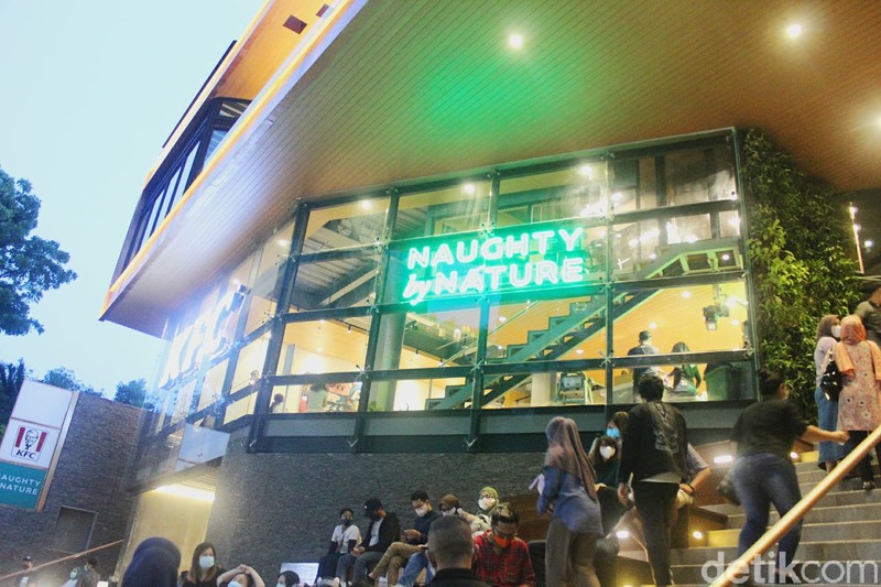 KFC Naughty by Nature: Menu Sehat Paduan Salad dan Fried Chicken