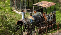 Di dalam Consonno terdapat taman rekreasi, sirkuit mobil balap, kebun binatang, pagoda China, lapangan tenis dan sepakbola, dan aneka fasilitas kemewahan duniawi lainnya. Namun di tahun 1976, masalah mulai muncul di Consonno. 