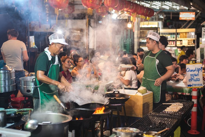 Kuliner malam Bisa Jajan Bubur, Sate hingga Makanan Jepang hingga Dini Hari