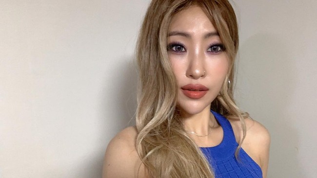 Ketika kamu suntik Botox secara reguler, kamu bisa melihat perbedaan dagu menjadi lebih kecil. Aku tidak bilang kalian harus dermal filler atau Botox. Aku hanya ingin membagi pengalaman dengan kalian semua. Aku hanya ingin jujur dengan apa yang aku lakukan, tuturnya bulan Juni lalu. Foto: Instagram @seyoung_1408