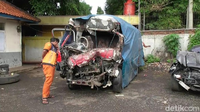 Mobil Kecelakaan di Tol Cipali