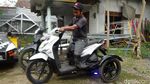 Potret Inspiratif Kang Jimin, Ikhlas Bikin Motor Roda Tiga untuk Difabel