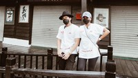 Tidak lupa Aurel dan Atta mengikuti protokol kesehatan dengan menggunakan masker. (Foto: dok. Instagram @aurelie.hermansyah) 