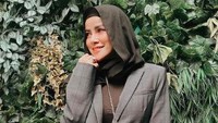 Meski begitu, Olla Ramlan tetap terlihat cantik. Foto: Instagram