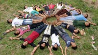 Kegiatan itu ternyata menarik minat anak-anak di lingkungan sekitar dan terus bertambah yang hingga November 2020 mencapai sekitar 37 anak, yang mengikuti sistem belajar yang tidak didapat pada sekolah formal.  