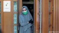 Dalam sidang ini, Pinangki duduk sebagai terdakwa. Pinangki didakwa menerima suap USD 500 ribu dari USD 1 juta yang dijanjikan oleh Djoko Tjandra. Uang suap itu diterima Pinangki untuk mengurus fatwa Mahkamah Agung (MA) melalui Kejaksaan Agung (Kejagung) agar pidana penjara yang dijatuhkan pada Djoko Tjandra berdasarkan putusan PK (Peninjauan Kembali) Nomor 12 Tanggal 11 Juni 2009 tidak bisa dieksekusi sehingga Djoko Tjandra bisa kembali ke Indonesia tanpa harus menjalani hukuman pidana.