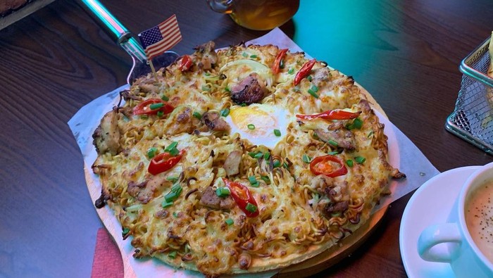 Pizza Indomie Goreng Hits di Malaysia, Begini Sensasi Rasanya