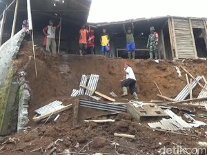 Plengsengan 7 Meter di Tulungagung Longsor, Dapur Rumah Warga Hancur