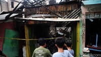 Tidak ada korban jiwa pada kebakaran di Jalan Petamburan II. Adapun 100 warga terdampak mengungsi.
