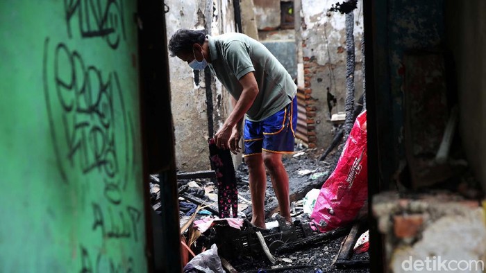 Potret Puing Kebakaran yang Hanguskan 12 Rumah di Petamburan Sebanyak 12 rumah hangus akibat kebakaran yang terjadi di Jalan Petamburan II, Jakarta Pusat. Begini sisa-sisa kebakaran yang terjadi pada Minggu (29/11) malam.