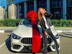 Gaya Para Wanita Kaya Rusia Pamer Harta di Instagram