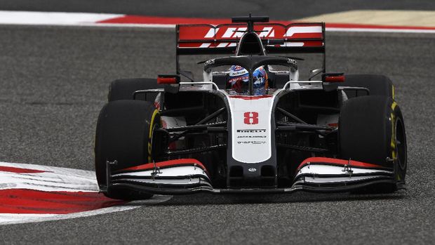 BAHRAIN, BAHRAIN - NOVEMBER 27: Romain Grosjean of France driving the (8) Haas F1 Team VF-20 Ferrari on track during practice ahead of the F1 Grand Prix of Bahrain at Bahrain International Circuit on November 27, 2020 in Bahrain, Bahrain. (Photo by Rudy Carezzevoli/Getty Images)