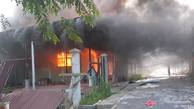 Rumah cabup di Boven Digoel, Papua, dibakar pendukung paslon lain yang protes keputusan KPU (dok Polda Papua)