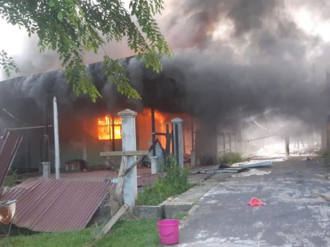 Rumah cabup di Boven Digoel, Papua, dibakar pendukung paslon lain yang protes keputusan KPU (dok Polda Papua)