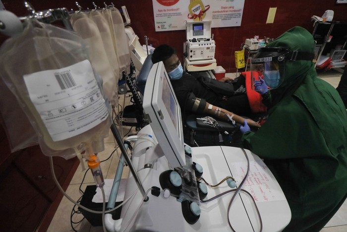 Ragam cara dilakukan untuk menangani virus Corona. Salah satunya donor plasma darah dari penyintas COVID-19 untuk bantu pasien COVID-19 lain yang masih dirawat.