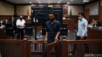 Selain Sekretaris eksekutif Mulia Group sekaligus sekretaris pribadi Djoko Tjandra, Nurmala Fransisca, saksi lain yang hadir dalam sidang tersebut adalah Nurdin, Supiadi, Winarno alias Wiwid dan Abdul Basir Rifai.