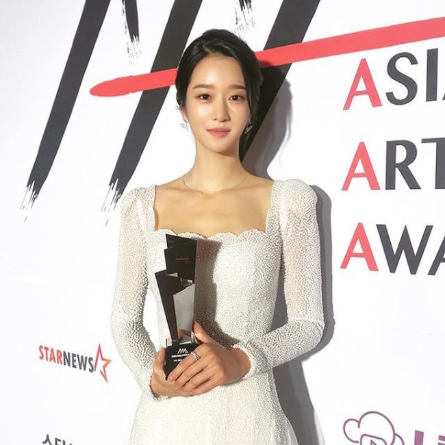 1. Seo Ye JiTahun lalu Seo Ye Ji mulai jadi favorit penonton setelah membintangi Its Okay to not Be Okay. Ia pun menjadi aktris yang paling banyak di-vote sebagai aktris drama Korea tercantik 2021. Foto: Twitter @@goldmedalistGM