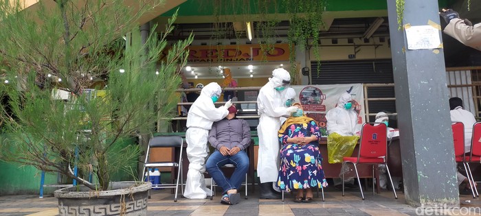 tes swab di pasar surabaya