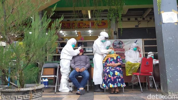 tes swab di pasar surabaya