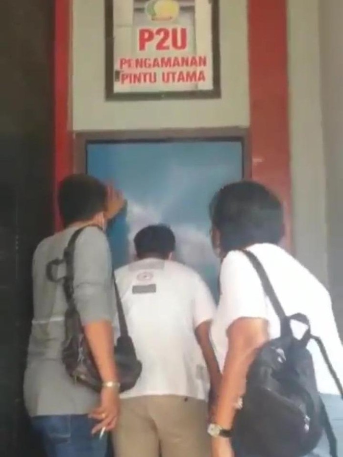 Video anggota Polda Kalteng tak diberi akses masuk ke Lapas Kasongan viral di medsos (Screenshot video viral)