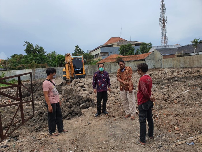 Wakil Ketua DPRD Kota Surabaya AH Thony
