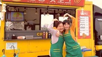 Tak lupa Suzy juga membagikan foto bersama sang nenek di drama tersebut. (Foto: dok. Instagram @skuukzky) 