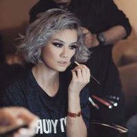 Pada tahun 2001 dan 2002, berkat penampilannya di Pernikahan Dini, Agnez menerima penghargaan Aktris Favorit di Panasonic Awards. Foto: Instagram/@agnezmo