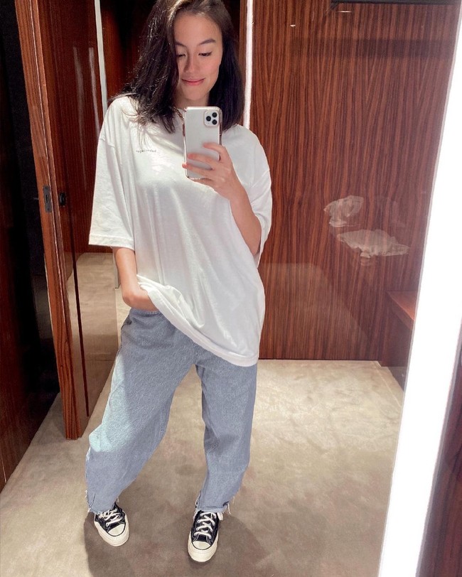 Melalui singlenya yang berjudul Overdosis yang menampilkan Chris Brown, dia berhasil memasuki tangga lagu Billboard dan menduduki urutan ke 36 dalam tangga lagu R&B/Hip-Hop Airplay. Foto: Instagram/@agnezmo