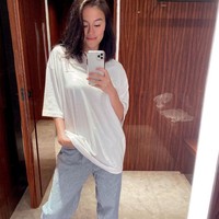 Melalui singlenya yang berjudul Overdosis yang menampilkan Chris Brown, dia berhasil memasuki tangga lagu Billboard dan menduduki urutan ke 36 dalam tangga lagu R&B/Hip-Hop Airplay. Foto: Instagram/@agnezmo