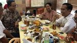 Anies Baswedan Hobi Makan di Warteg dan Warung Tenda