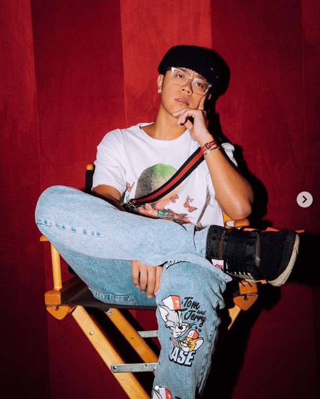 Influencer TikTok berdarah Asia ini memiliki 42,2 juta follower dan penghasilannya mencapai USD 1,2 juta atau sekitar Rp 17,5 miliar. Saat ini Michael Le tinggal di rumah seluas 836 meter per segi bersama empat kreator konten lainnya yang diberi nama Shluv House. Micheal menjadi terkenal setelah mengunggah sebuah video dengan eskalator dengan menggunakan filter suara anak kecil. Foto: Dok. Instagram